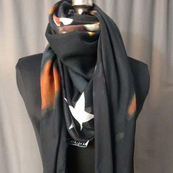 Givenchy Rottweiler Square Scarf 48" Pre-Owned - Picture 3 of 8